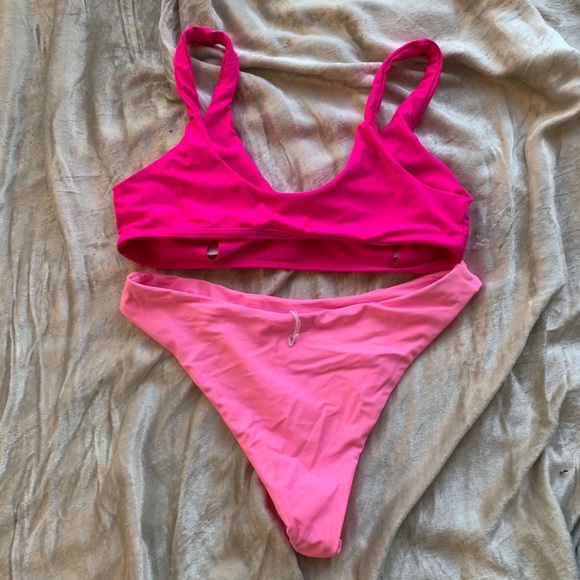 Pink bikini - Picture 2 of 2